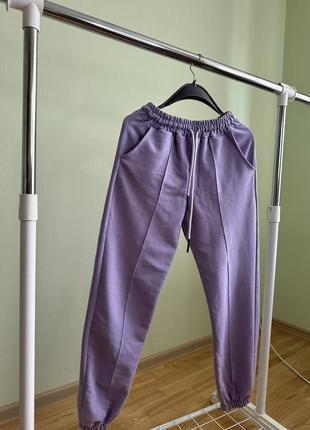 Фиолетовые спортивные штаны2 фото