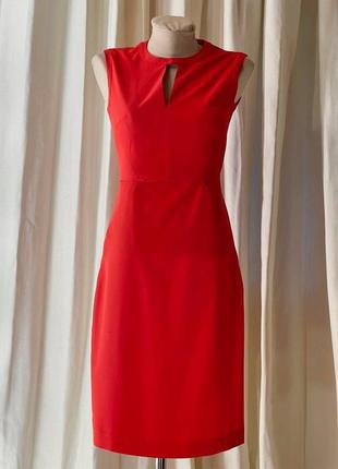 Шикарное красное платье-футляр