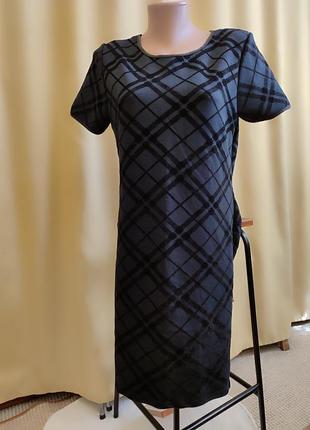 Платье с геометрическим орнаментом1 фото