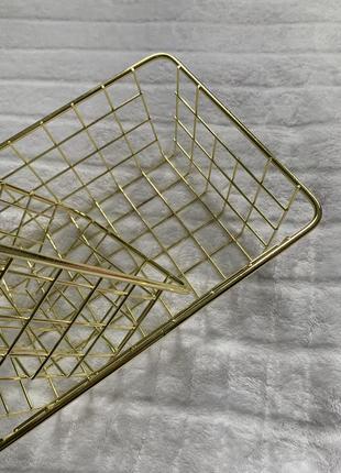 Кошик металевий для зберігання в золотому кольорі