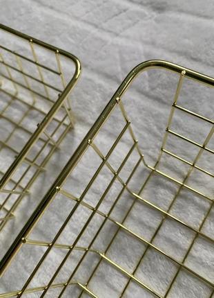 Кошик металевий для зберігання в золотому кольорі