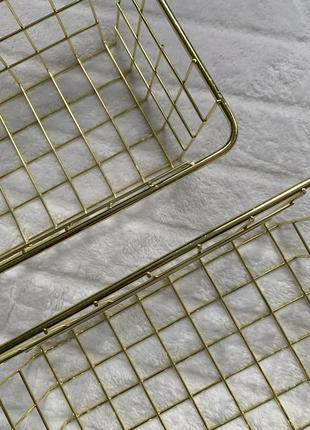 Кошик металевий для зберігання в золотому кольорі