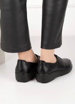 Стильные черные удобные туфли на танкетке платформе модные2 фото