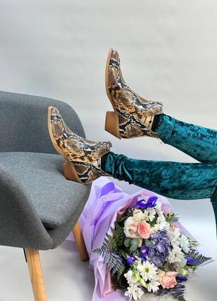 Эксклюзивные ботинки казаки из итальянской кожи и замши женские10 фото