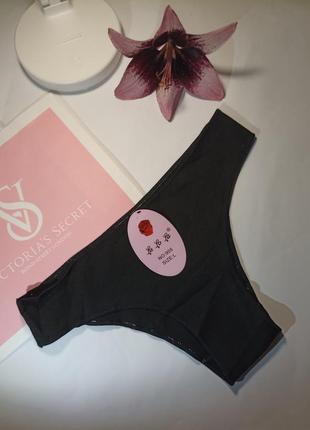 Однотонные трусы-танга.

материал: 95% хлопок, 5% спандекс.

размеры: l/xl/2xl ( 42/44/46)