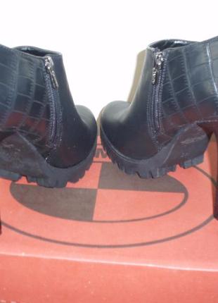 Жіночі черевички на тракторній підошві розмір 40 на 25, 5-26см6 фото