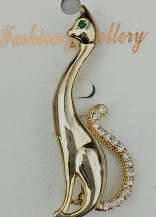 Жіноча брошка кішечка під золото з камінням