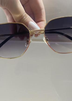 Стильні сонцезахисні окуляри нові