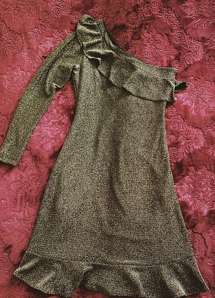 Платье на одно плечо