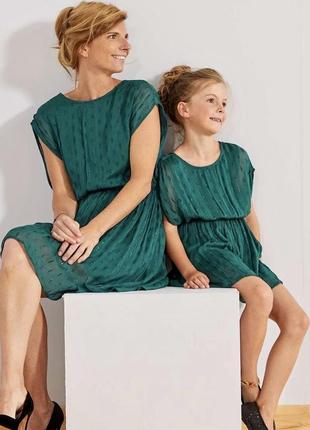 Темно-зелена красива сукня кiabi. коктейльна святкова сукня