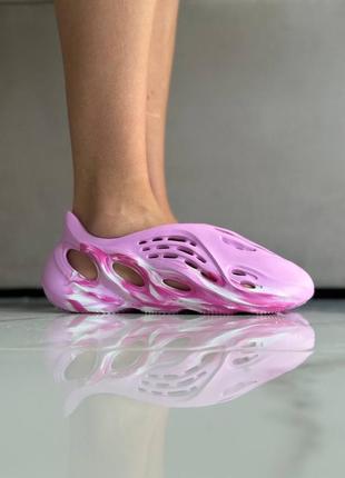 Женские аквашузы foam runner pink marshmallow без лого