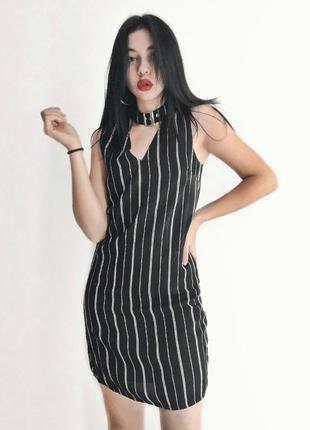 Платье с чокером