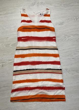 Яскрава сукня