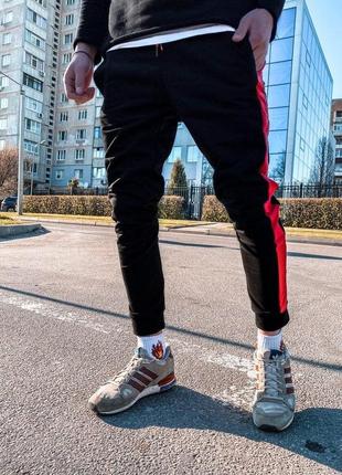 Мужские спортивные штаны с лампасами в черном цвете, стильные и удобные брюки на каждый день