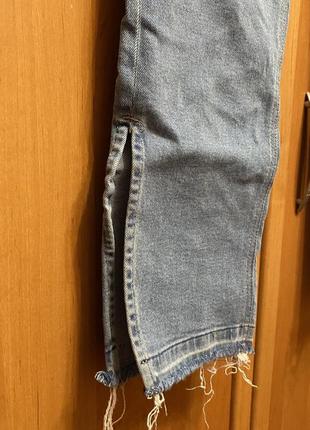 Прямые джинсы с разрезом2 фото