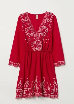 Платье красное с белой вышивкой h&m размер 38
