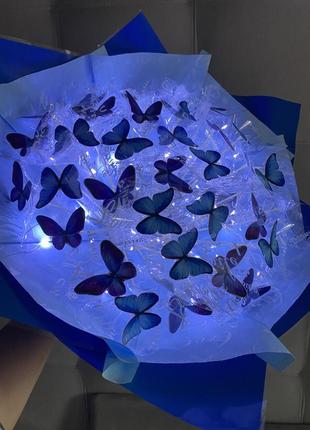 Букет із метеликами і підсвіткою