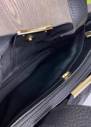 Черная замшевая женская сумка с вставкой под рептилию из экокожи5 фото