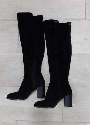 Высокие замшевые сапоги