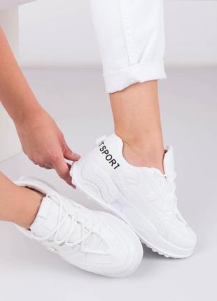 Женские кроссовки