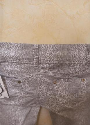 Комплект джинсы стрейч и топ на змейке змеиный принт6 фото