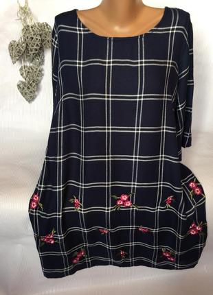 Шикарное  платье клетка с вышивкой
