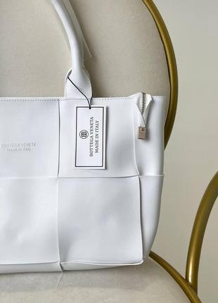 Женская сумка bottega veneta arco tote  white9 фото