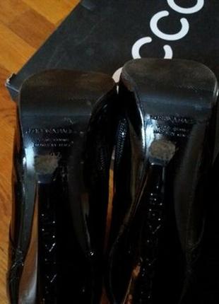 Напівчобітки - ботильйони з лакованой шкіри lorena paggi італія.