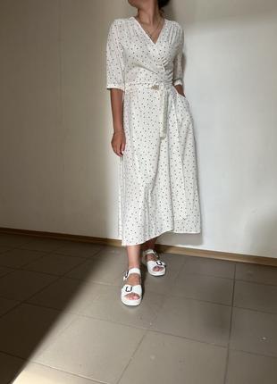 Жіноча сукня на запах