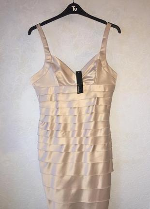 Милое платье цвета шампань