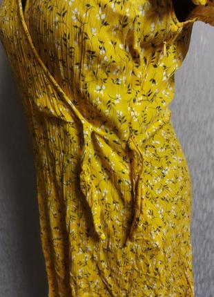 Нежное платье желтого цвета6 фото