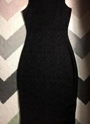 Шикарне плаття з відкритою спиною