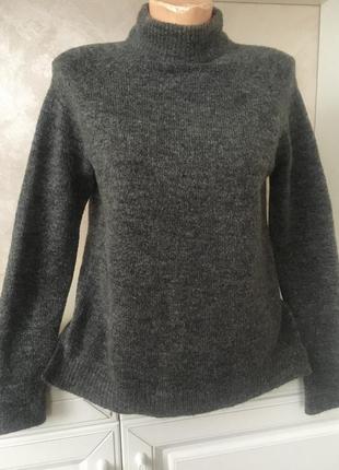 Брендовий светр оверсайз з розрізами з боків