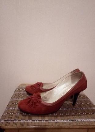 Туфли замшевые красные с цветком2 фото