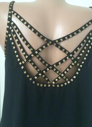 Маєчка з красивою спинкою