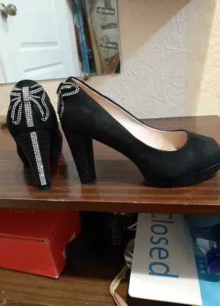 Чорні туфлі жіночі2 фото