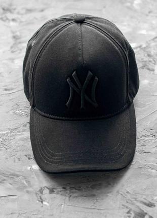 Мужска черная кепка new york yankees  из хлопка фиксируется на липучке размер 55-59 нью йорк