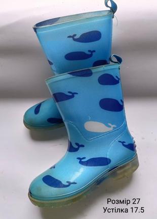 Очень классные резиновые сапоги для мальчика
