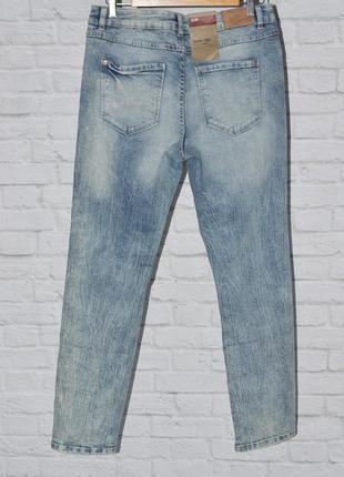 Голубые джинсы с вышивкой средняя посадка3 фото