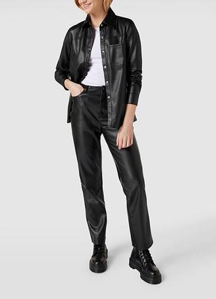 Женская блуза из кожзама - черная na-kd