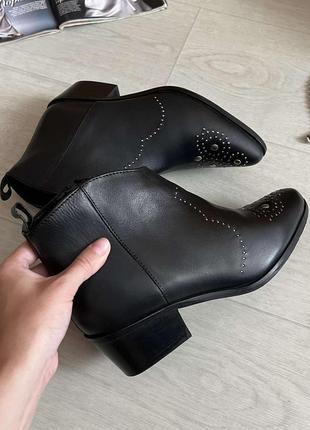 Новые натуральные кожаные ботинки lascana