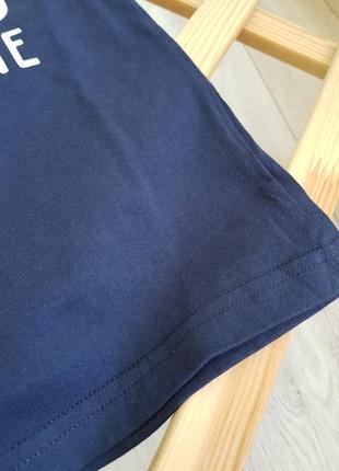 Темно-синяя футболка с надписью👬
фирмы nutmeg 
3/4 года 
состояние: идеальный4 фото