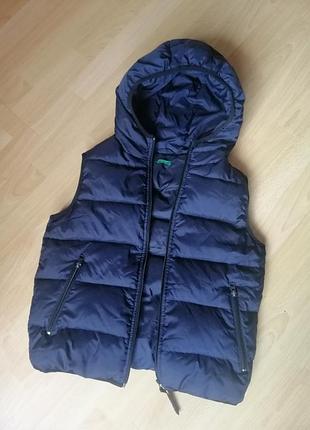 Пуховая безрукавка xs-s benetton