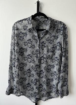 Легка блуза з візерунком1 фото