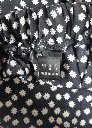 Черная юбка мини с цветами3 фото