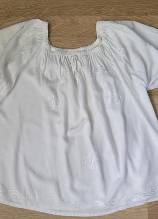 Продам блузку белую, с вышивкой, р. s- m, котон7 фото