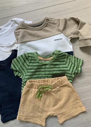 Костюм  і пакет одягу на малюка 68