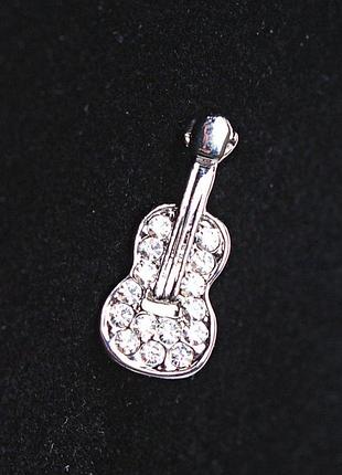Брошь гитара маленькая, металл silver со стразами 2,5 см