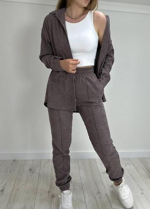 Женские спортивные костюмы10 фото