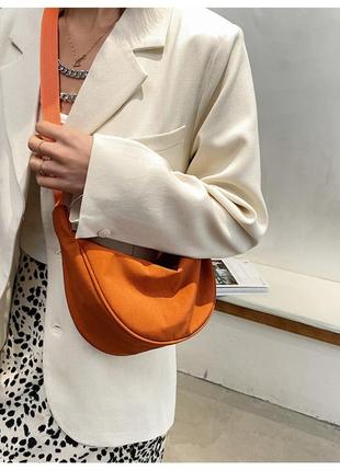 Яркая и стильная вместительная сумка через плечо